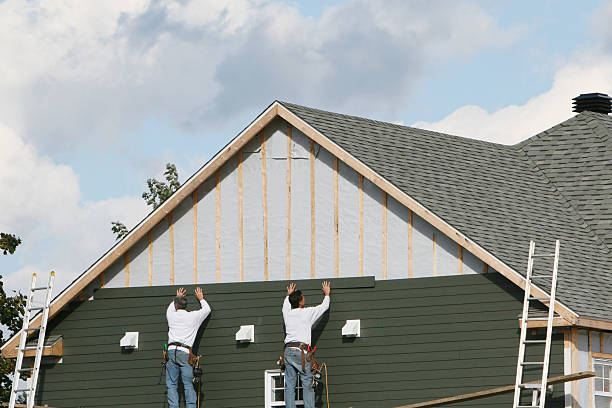 Professional Siding technician working in Beallsville, MD